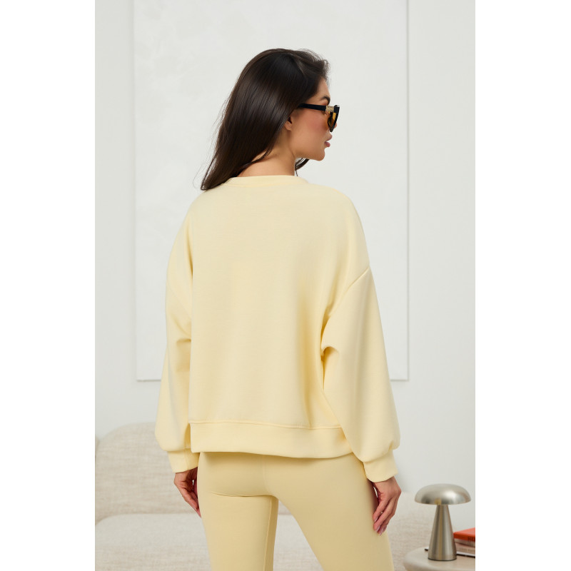 Oversizowa bluza z haftowanymi napisami — zdjęcie 5