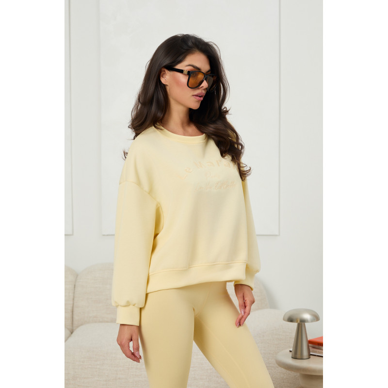 Oversizowa bluza z haftowanymi napisami — zdjęcie 4